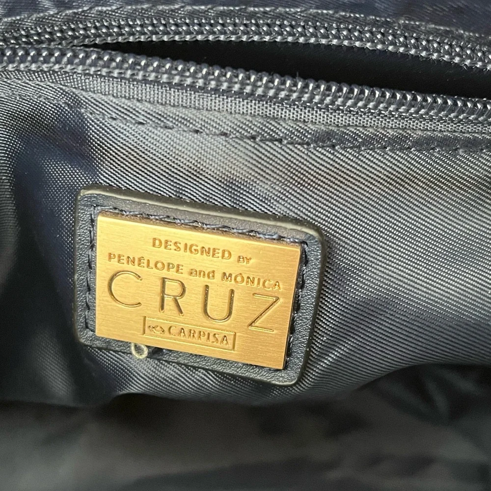 Carpisa Cruz Collection Handbag - Picture 7 of 10